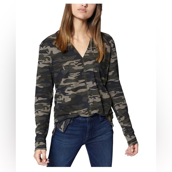 Sanctuary Women’s Camo Long Sleeve Top Size S Small LIKE NEW - Picture 1 of 4
